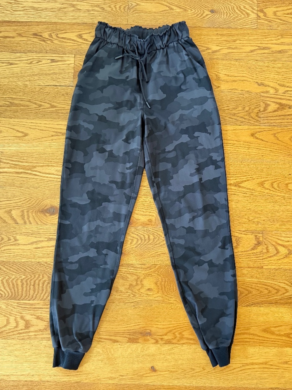 Lululemon Stretch High-Rise Jogger Full Length in Camo Deep Coal Multi (Size 2)